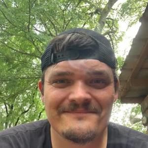 Meet your Posher, Levi